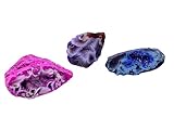 Riceverai 3 pezzi meravigliosi, colorati e affascinanti metà di noce, lucidati sul bordo tagliato, set in marrone, rosso e viola. Confezionato in un sacchetto di organza bianco.