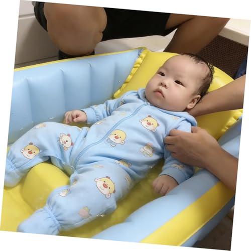 Piscine d'intérieur compacte jaune pour bain de bébé à la maison