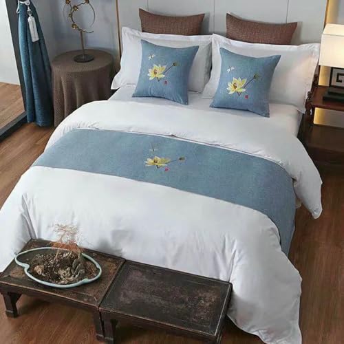 Lits de mariage sublimés par ce couvre-lit brodé et sa serviette de queue - 7
