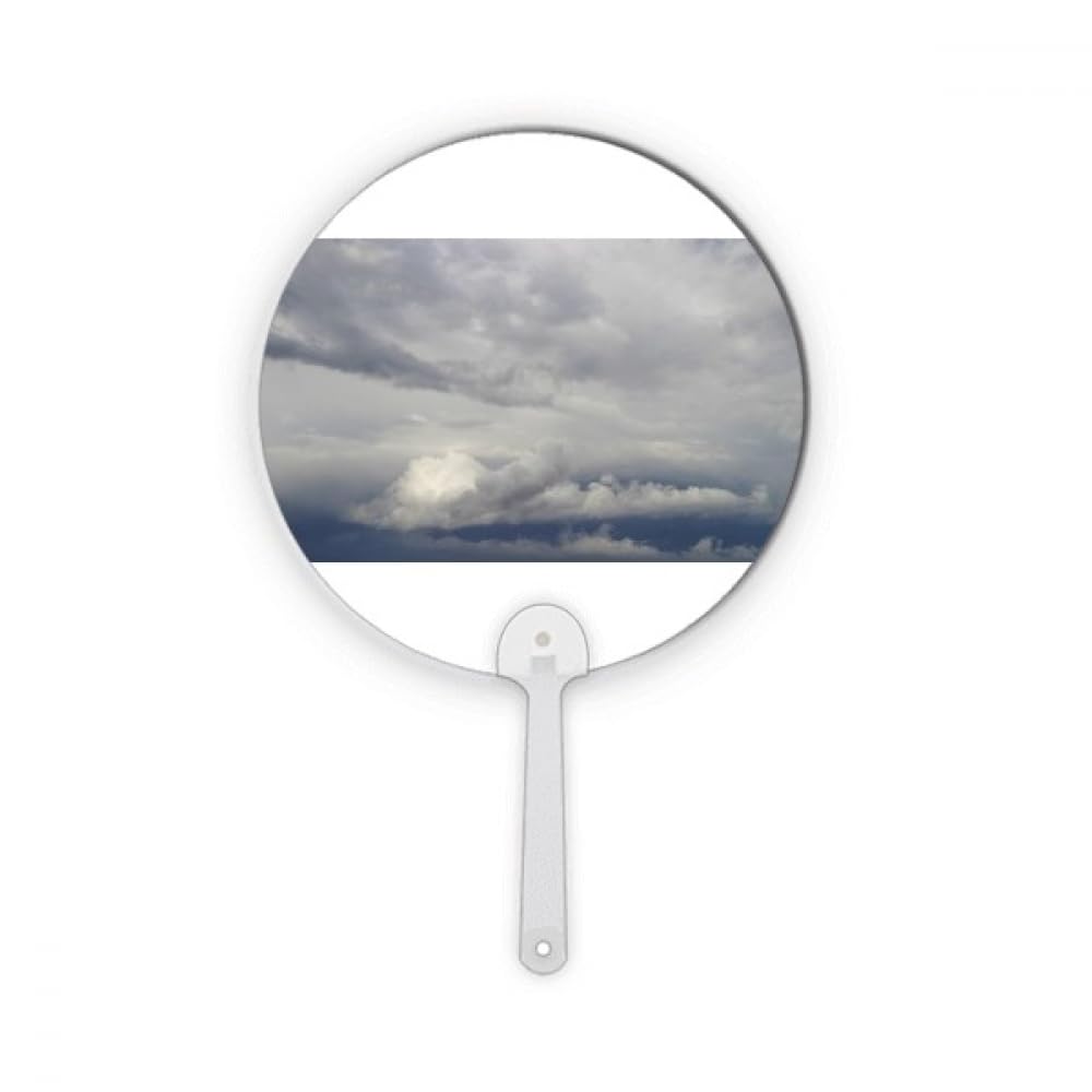 Éventail rond en plastique contre la chaleur étouffante motif nuages sombres décoratifs