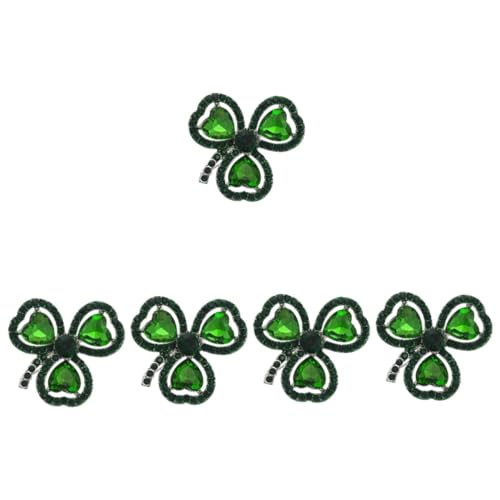 Insigne d'épingle de trèfle au design floral et finitions soignées