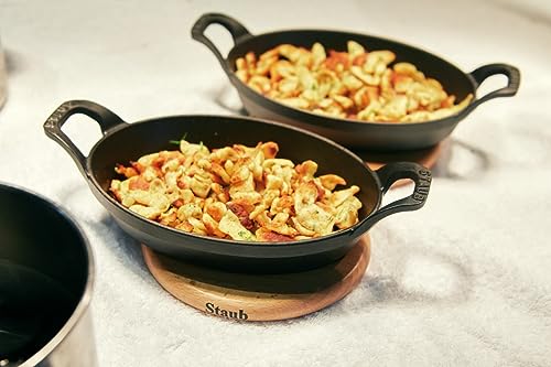 STAUB Magnetischer Holz-Untersetzer, oval, 15x11 cm, Für alle magnetischen Töpfe und Pfannen, Buche-Holz, Braun – Ansicht 4