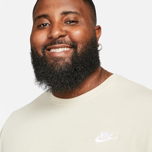 Nike Sportswear Club Herren-T-Shirt, Rattan/White, AR4997-206, 2XL