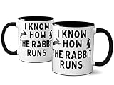 OM3® I know how the rabbit runs - filiżanka z sentencją denglicką | kubek ceramiczny | 11oz 325 ml | nadruk po obu stronach | czarny