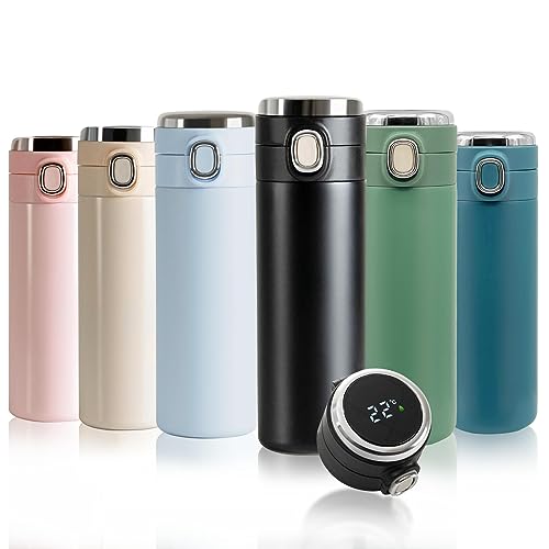 【BATTERIA A LUNGA DURATA】dotato di batteria al litio di grande capacità, quando non è in uso, lo schermo si spegne automaticamente. La batteria può durare per circa 1 anni, dunque non c'è bisogno di preoccuparsi per sostituzione della batteria ingombrante. Questa tazza di acqua intelligente ti offrirà un'esperienza diversa.Nota: a causa del livello dell'acqua, la temperatura dello schermo potrebbe essere di qualche grado diversa da quella effettiva.