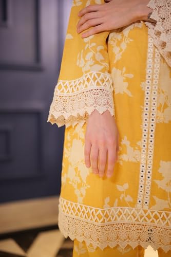 Image of LookMark Women Cotton Blend Kurta and Pant - Suitable For Every Indian Occasion