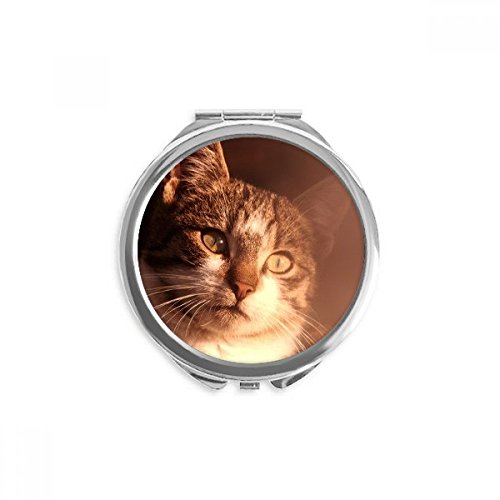 Miroir à main rond chat pour ne plus rater vos retouches de maquillage