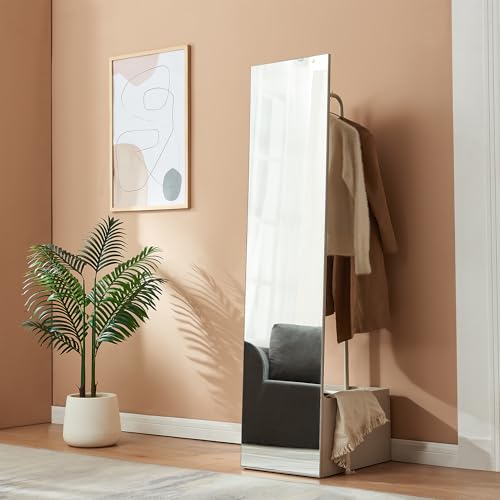 Vano portaoggetti inferiore - Nella parte bassa del mobile è presente un vano aperto che offre spazio utile per riporre scarpe, borse o accessori. Questa soluzione aiuta a mantenere l’ordine e a sfruttare in modo intelligente lo spazio disponibile senza appesantire l’estetica.