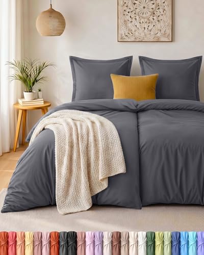 Utopia Set di biancheria da letto in microfibra da 4 pezzi – Include 2 copripiumini da 135 x 200 cm con cerniera di sicurezza e 2 federe da 80 x 80 cm con chiusura a busta (Grigio)