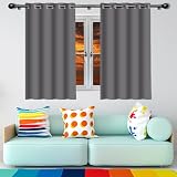 🌙【ECCELLENTE OSCURAMENTO】Queste tende oscuranti per interni bloccano il 70-99% della luce, creando un ambiente perfetto per dormire o riposare. Le tonalità più scure offrono una migliore prestazione oscurante. Tende camera da letto oscuranti 1 pezzi perfette per chi cerca privacy e relax totale.