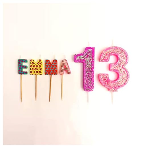 Velas cumpleaños con nombre personalizado multicolor y un regalo