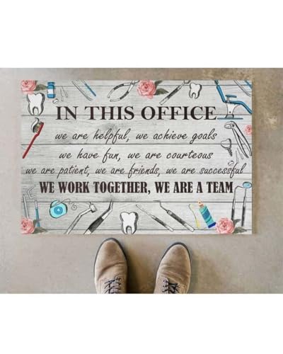 ���փ}�b�g ���̃I�t�B�X�ł́A�������̓`�[�����Ȉ�ł��B�����ł����O�ł��ʔ����ł��B 50×80cm doormat In This Office We Are A Team Dentist Funny Indoor And Outdoor