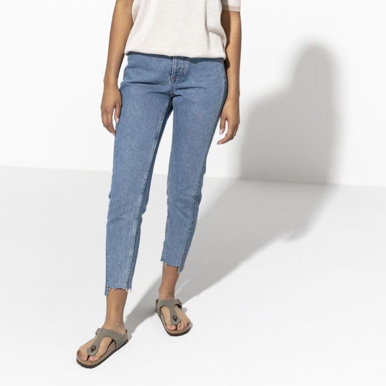 Image of Birkenstock Women's Gizeh Thong Sandal