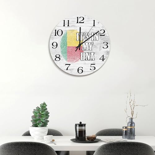 Horloge murale Bénin bois pour décorer un mur vide