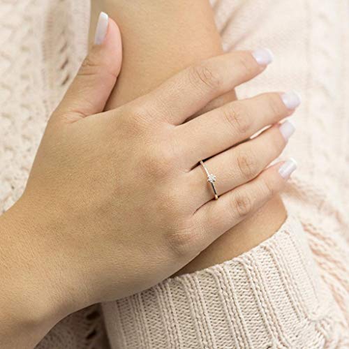 Anel de Prata Solitário com Aro Fino e Zircônia Cristal Redonda