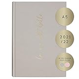 💛 Ein Terminplaner mit allem, was Du brauchst - die Jahresübersichten und Monatsübersichten in diesem Taschenkalender bieten zahlreiche Möglichkeiten zur Organisation - mit inspirierenden Zwischenseiten