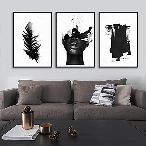 Affiche plume noire et blanche art nordique pour créer un salon cocooning moderne