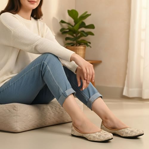 Image of DFR Women's Embroidered Punjabi Mojaris Jutti Juti's Shoe