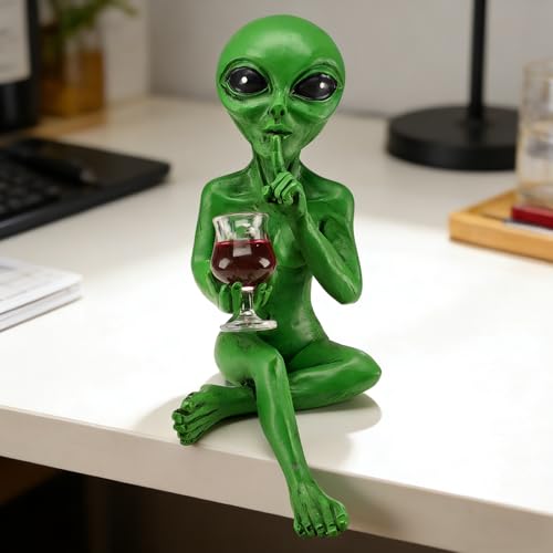 Estatua alien con copa de vino rojo decorativa miniatura 3