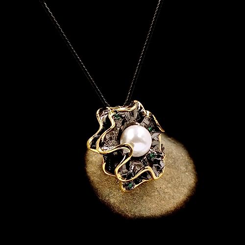 Collier fleur bicolore : sublimez votre décolleté sans irritation - 4
