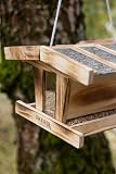 Kerbl Hobbyfarming Vogelfutterhaus, Aus Holz, Mit Glassichtfenster, Wetterfestem Dach, Robuste Kordel zur Aufhängung, Für Wildvögel, Witterungsbeständig