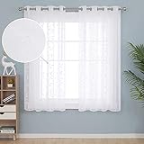 Ein Paket enthält 2 Stück gestickte halbtransparente Vorhänge. Größe: Ca. 180x140 cm in HöhexBreite. Die transparente Gardinen mit modernem Design haben 8 Metallösen zum einfachen Aufhängen und Anbringen an dekorativen Stangen.