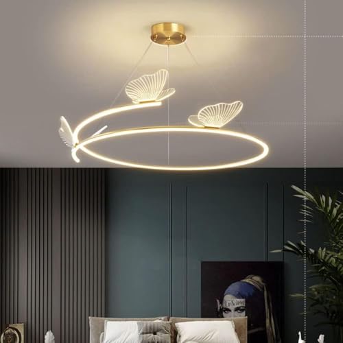 Suspension dorée papillon pour une salle à manger romantique et chic