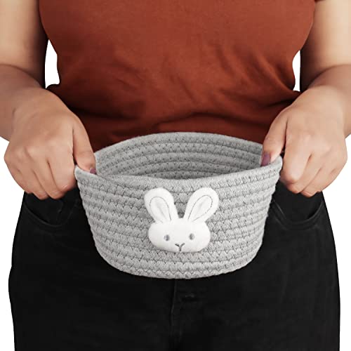 Belle Vous Kleiner geflochtener Korb – 19 x 9,5 cm – Korb aus Baumwollseil für Wäsche, Spielzeug für Hunde und Katzen – dekorative Aufbewahrungskörbe für Kinderzimmer – Hasenform