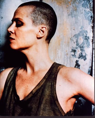 Posterazzi Sigourney Weaver In Alien 3 Photo Print...
