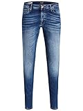 Jeans de color azul. Cierre con cremallera y botón. Corte skinny fit. Cinco bolsillos.