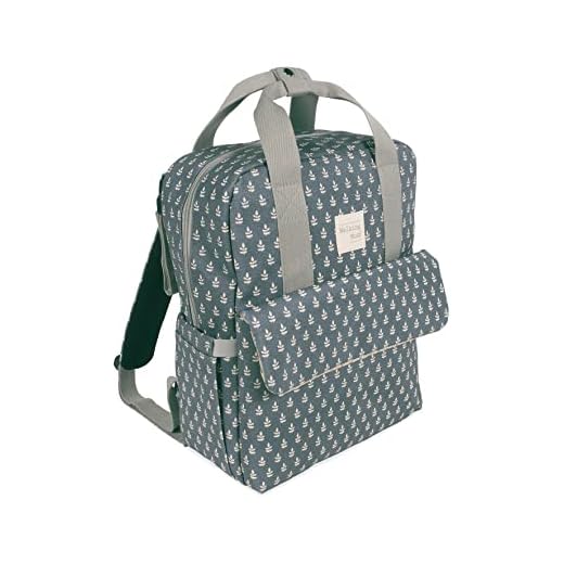 Walking Mum. Bolso Mochila Kaira. Bolsa pañalera para silla de paseo. Diseño versátil con asas cortas y correas para llevar en los hombros. Color Cerceta. Medidas 37X28X12 cm.