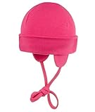 Die herrlich weiche Döll Bindemütze begeistert durch fröhliche Farben. Kleine Klappen wärmen sanft die Ohren, während feine Bändchen für perfekten Sitz und gemütlichen Tragekomfort sorgen. Der beliebte Klassiker ist vielseitig kombinierbar und schützt angenehm vor Wind und Wetter.