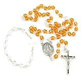 59 Glasperlen im Bohemian-Stil, Durchmesser 5 mm. Das Kreuz misst 3,8 x 2 cm.