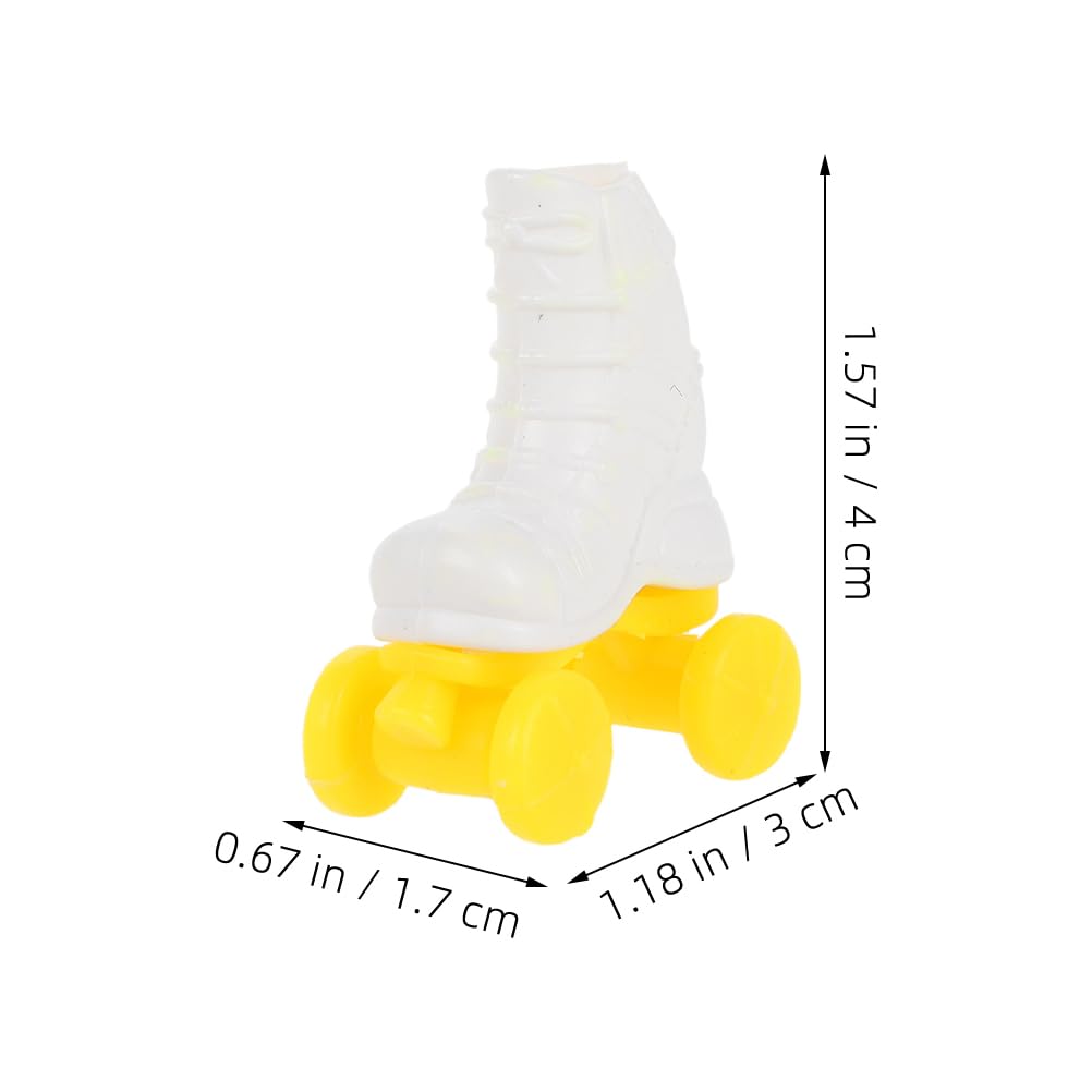 HEMOTON 4paia Pattini a rotelle in miniatura Per Bambole Pattini Di Plastica Decorazione Scarpe Piccole Bambole Pattini