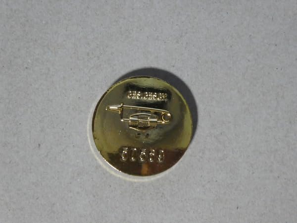 入手困難　純銀製　自民党　功労章　バッジ　×2 プラス2個　　計4個 入手困難 純銀製 自民党 功労章 バッジ ×2 プラス2個 計4個