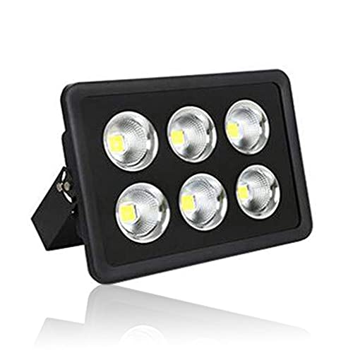 Projecteur LED 300W RVB étanche pour en finir avec les extérieurs sombres et tristes en hiver