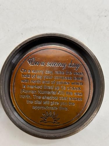 Brújula de bolsillo grabada de latón, herramienta vintage de navegación para senderismo, camping, trekking y aventuras al aire libre miniatura 3