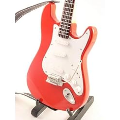 Music Legends Collection – Guitare Miniature Fender Stratocaster Rouge - Les Beatles, Paul McCartney, John Lennon, RIngo Starr, George Harrison