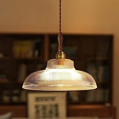 Lámpara de techo vintage de cristal para una cocina isla acogedora estilo casa de campo