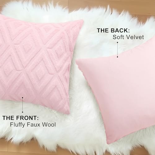 Housses de coussin douces rose clair pour apaiser l'ambiance du lit