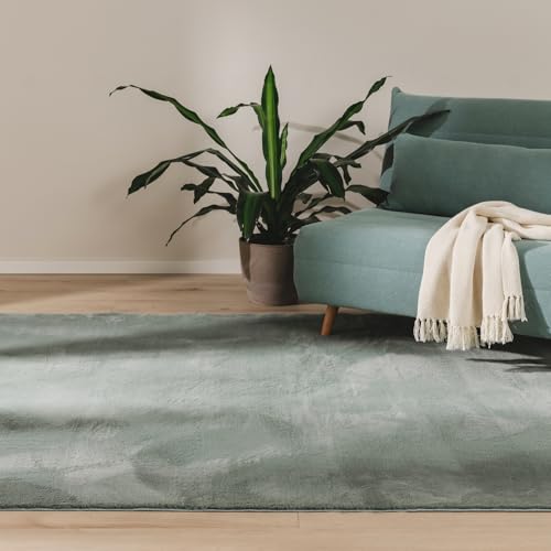 benuta Basic Kunstfaser Fellteppich Furry - Grün 60x120 cm - Weicher Wohnzimmerteppich - Anti-Rutsch-Rückseite - Waschbar - Für Fußbodenheizung geeignet