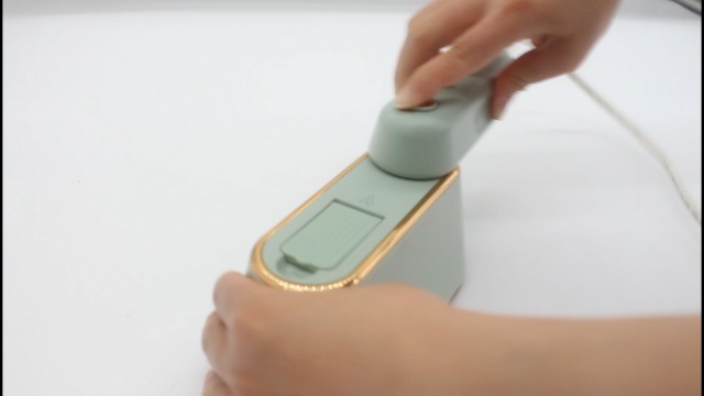 Amazon | スチームアイロン 携帯アイロン シワ伸ばし 100~180℃高温 除