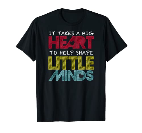 Teacher Takes Big Heart to Shape Little Minds - Camiseta de manga corta Camiseta