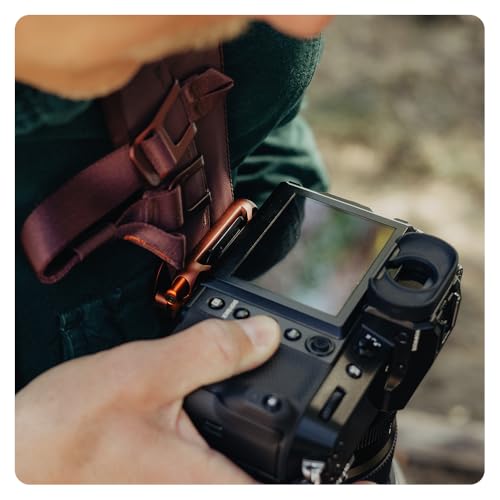 Image of Peak Design Capture Camera Clip V3, Silver with Plate, Holds DSLR, Compact and Point and Shoot Bodies, Secure, Stable and Accessible, Attaches to Straps and Belts, Quick Release, 200 lb Capacity
