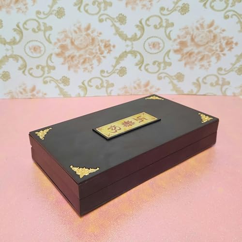 ARNAVIRA ゴールドメッキ ラクシュミ サラスワティ ガンパティフォトフレーム チャラン・パドゥカポケットテンプル ディワリギフト、新築祝いギフト 返品ギフト プージャボックス (Laxmi Saraswati Ganpati)