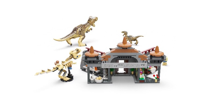 LEGO Jurassic Park Visitor Center: T. rex & Raptor Attack 76961