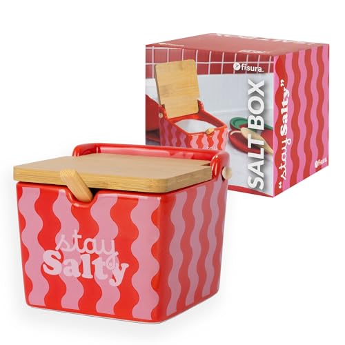Fisura – Salero original con tapa “stay salty” rosa. Salero extragrande cuadrado de cerámica con tapa de madera y cuchara. Bote para sal de cocina. Azucarero o especiero.10 x 10 x 9 cm
