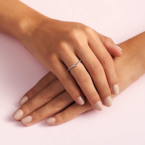 Pandora Anillo centelleante con diseño de hueso de la suerte de plata de ley con circonitas cúbicas transparentes, talla 56