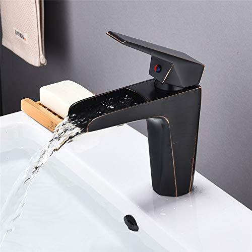 Robinet d'eau de lavabo monté sur le pont pour éviter les éclaboussures