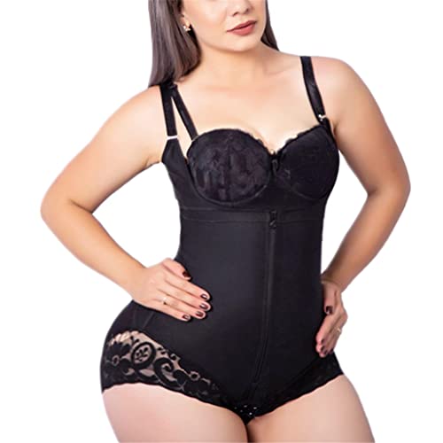 Body de Courbes en Dentelle sous Robe Ajustée pour Sublimer la Silhouette